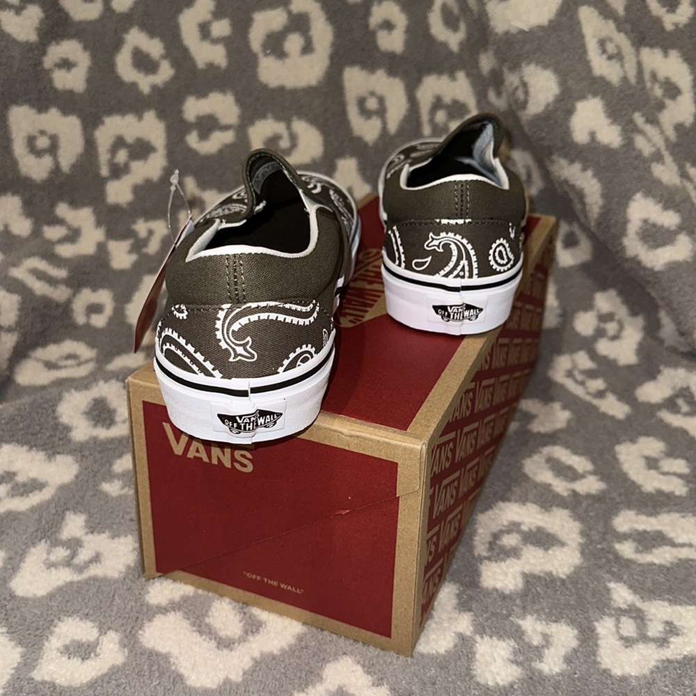 Classic Slip-on Vans New in Peace ✌🏻 Paisley & Grape Lea 😘 - Picture 6 of 17